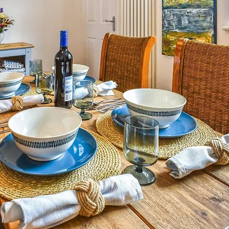 Beachcomber * Carlin How